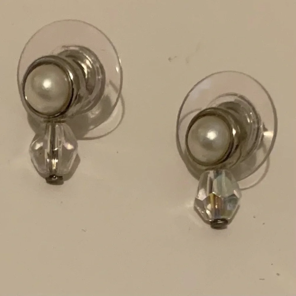 VINTAGE PEARL STUD WITH SILVER EDGE & HANGING CLEAR FACETED CRYSTAL EARRINGS EC